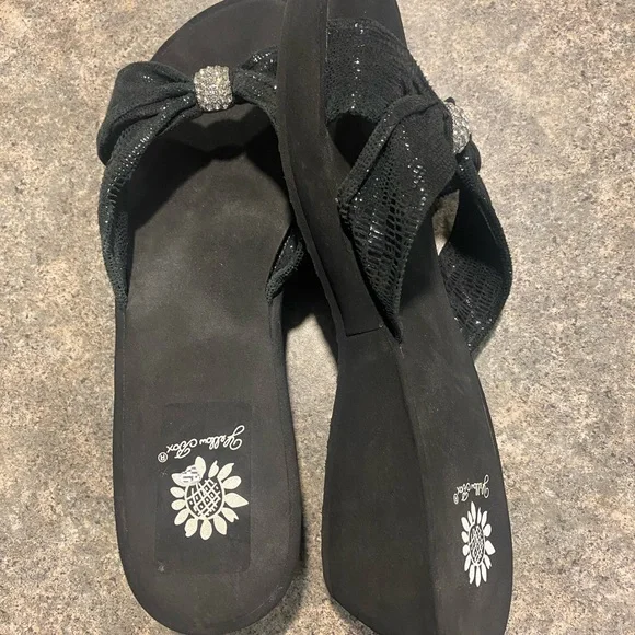 Yellow Box Elegant Black Rhinestone Sandals - Picture 2 of 4